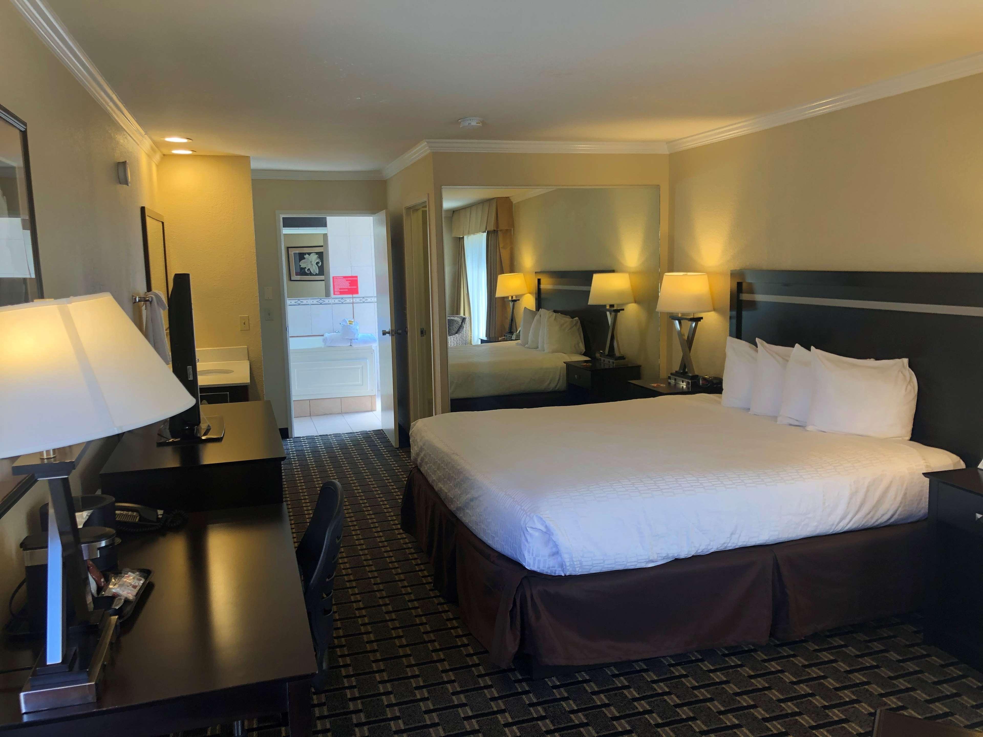 Best Western Plus Inn Of Hayward Buitenkant foto