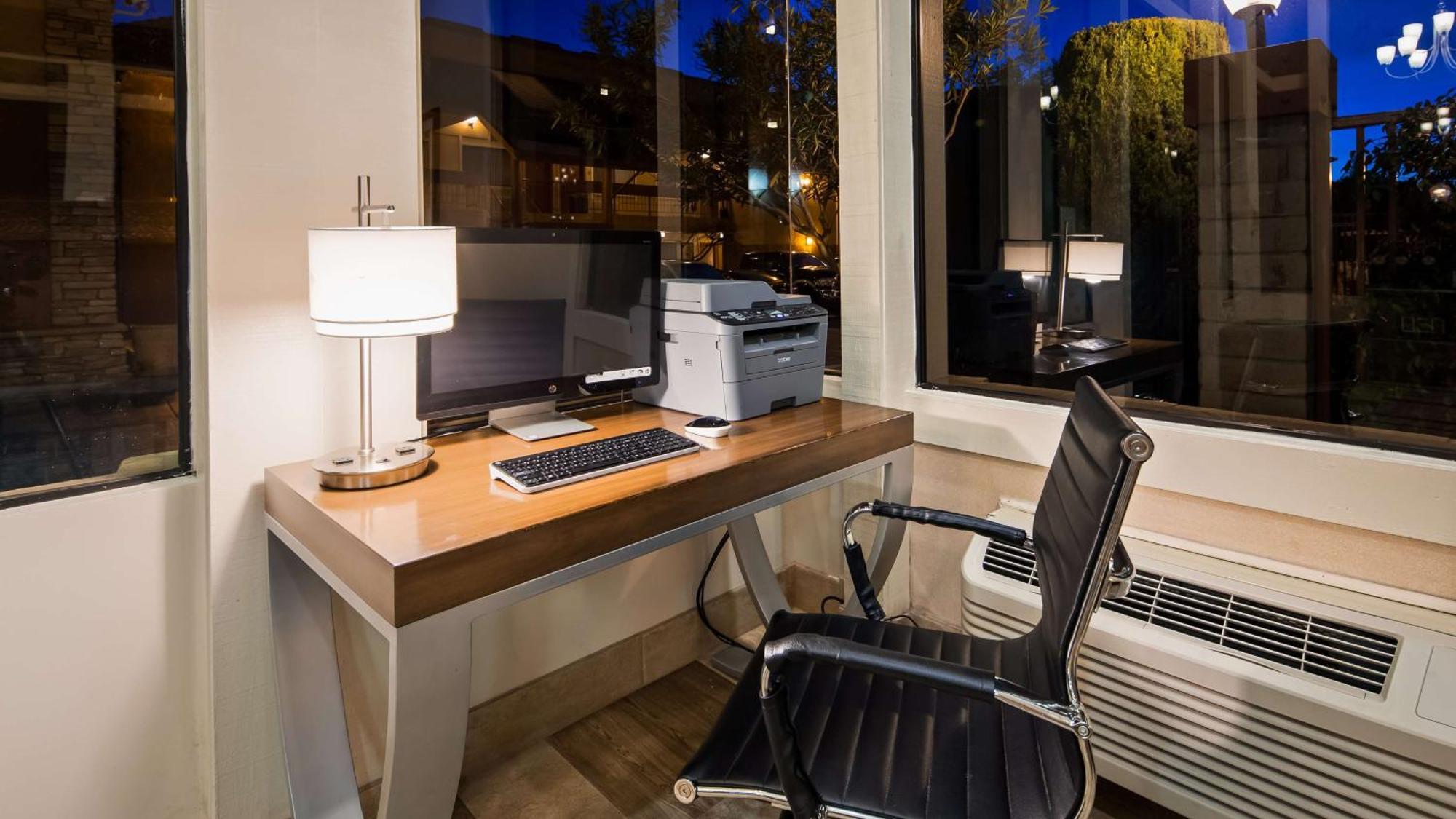 Best Western Plus Inn Of Hayward Buitenkant foto
