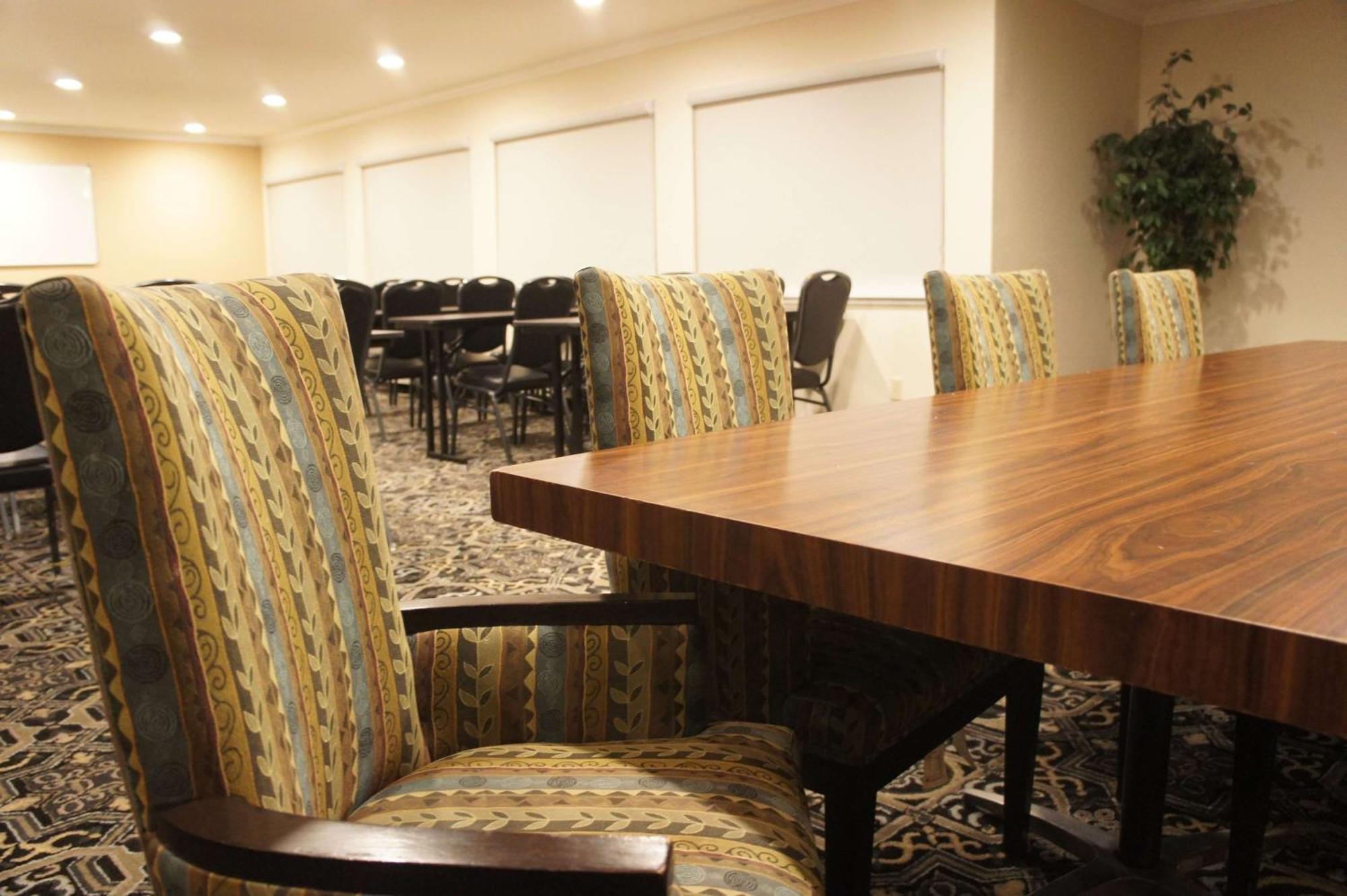 Best Western Plus Inn Of Hayward Buitenkant foto