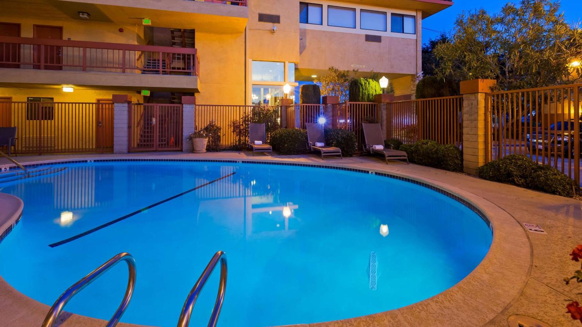 Best Western Plus Inn Of Hayward Buitenkant foto